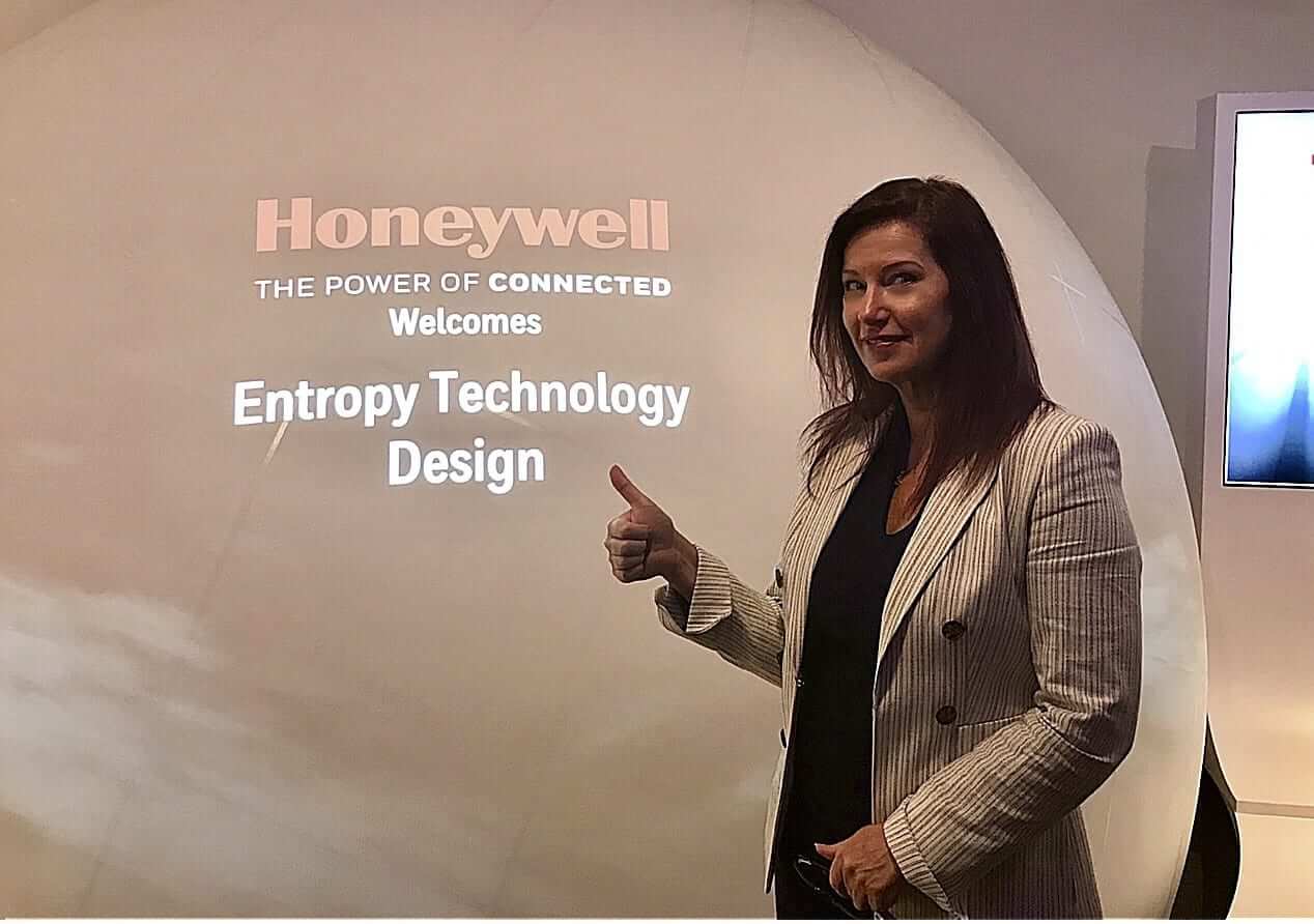 Read more about the article Mike Fleck, Senior Director, Navigation and Sensors at Honeywell Aerospace welcome Entropy CEO, Tami Fitzpatrick and CTO, Edward Shaver to Washington DC.